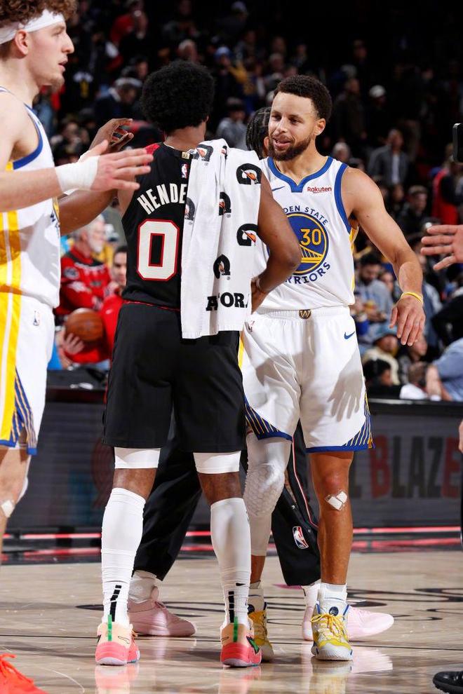 关于勇士擒国王,库里8记三分的信息 关于勇士擒国王,库里8记三分的信息