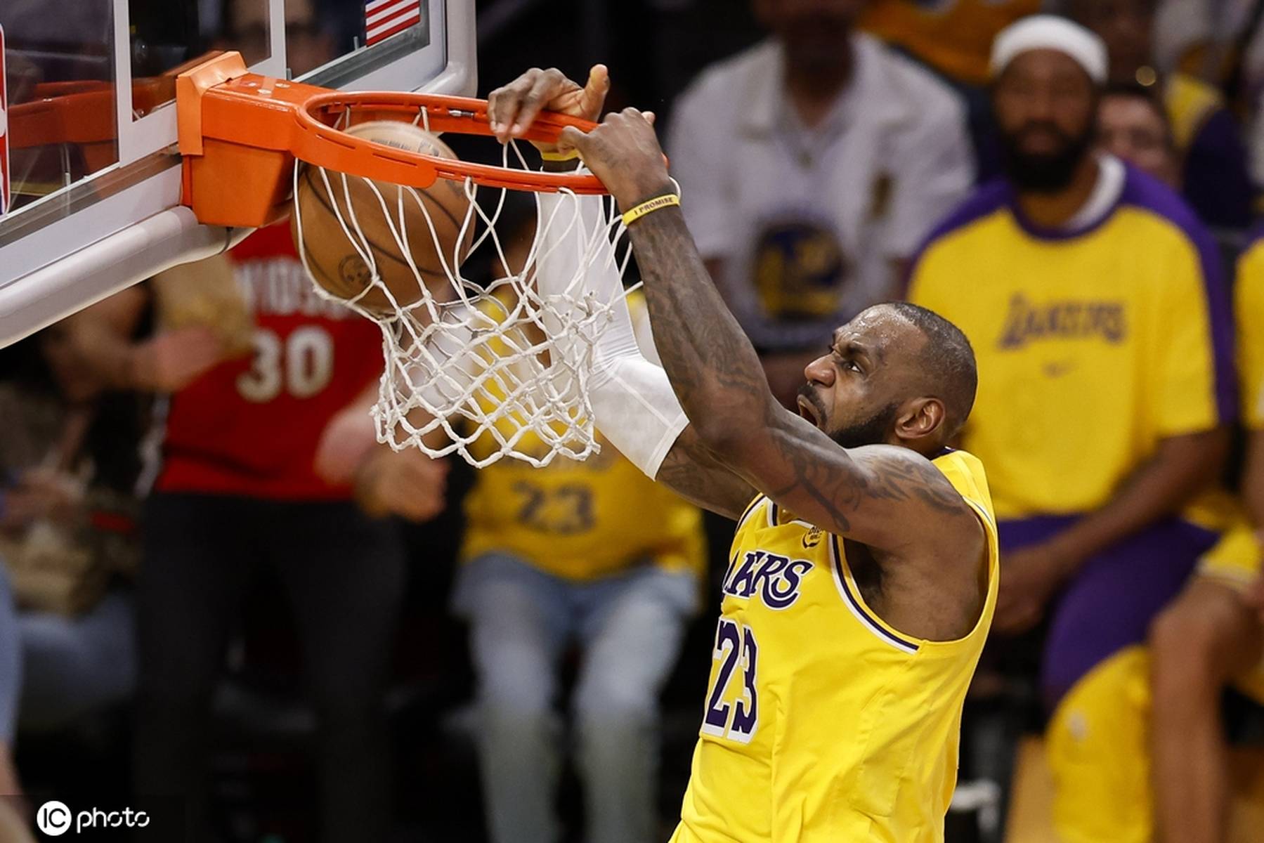 开运体育app下载地址-包含湖人不敌开拓者,詹姆斯单场分难救主的词条