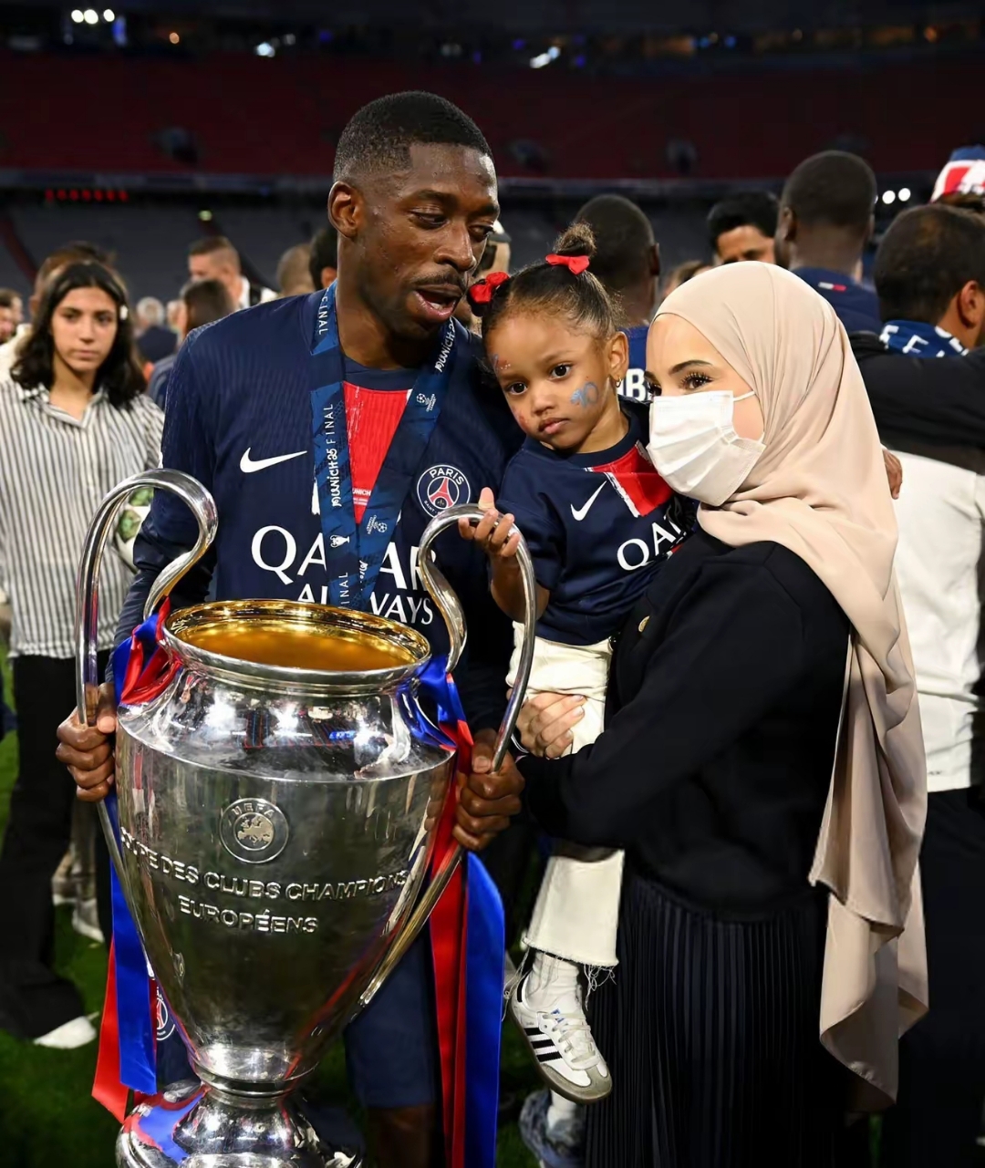 包含欧冠赛事关注度持续升高，受到球迷热捧的词条